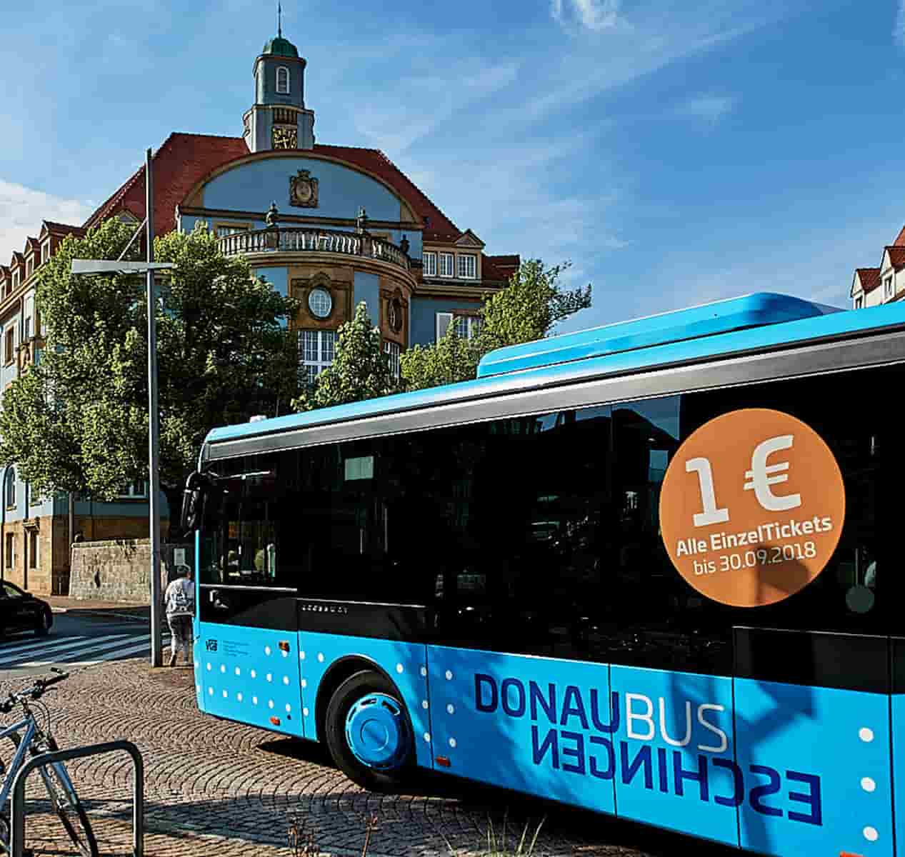 Donaubus am donaueschinger Rathausplatz